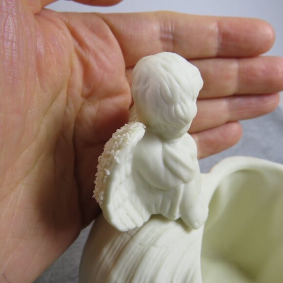 Ceramic Angel sitting on Sea Shell and metallic vase filler Lt. Blue 1lb 11oz - Picture 14 of 15